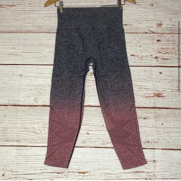 PINK Victoria's Secret Cool and Comfy Ombre Capri Leggings Grey/Mauve Medium - Picture 4 of 13